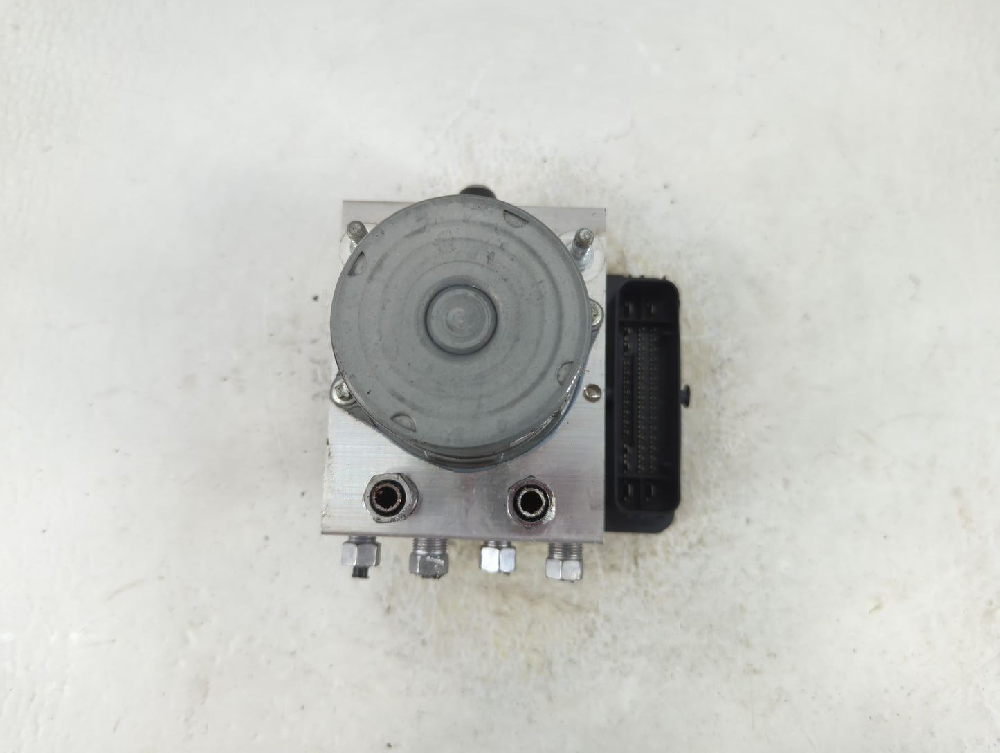 2017-2018 Chrysler Pacifica ABS Pump Control Module Replacement P/N:68352226 Fits Fits 2017 2018 OEM Used Auto Parts