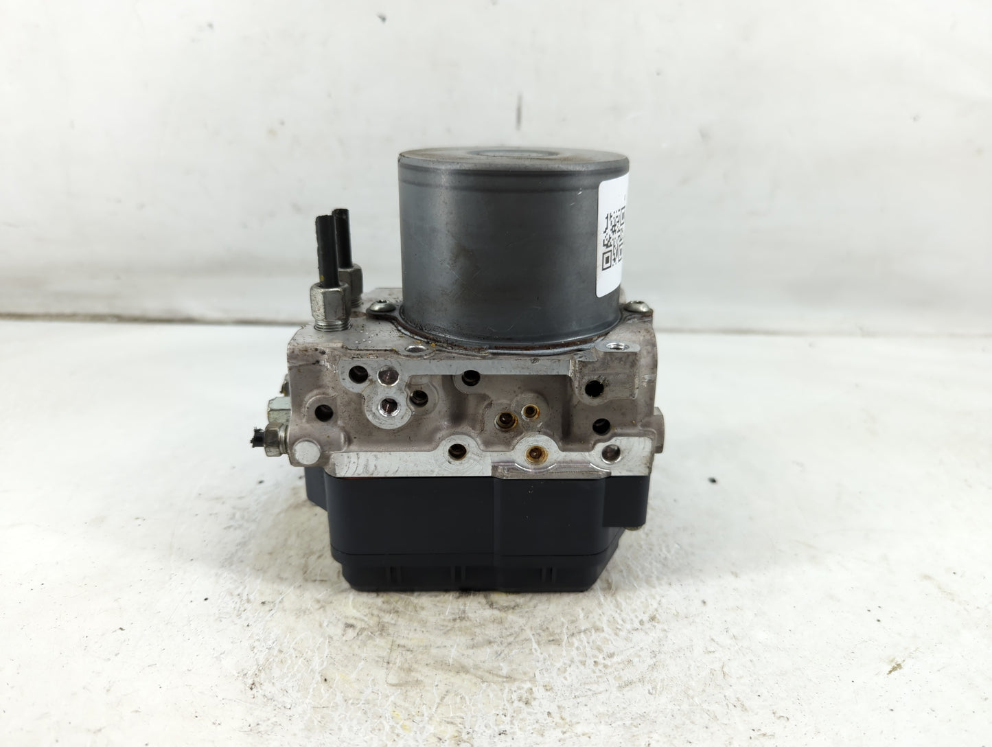 2014-2015 Infiniti Q50 ABS Pump Control Module Replacement P/N:133800-5790 47660 4GB1A Fits Fits 2014 2015 OEM Used Auto Parts - Oemusedautoparts1.com