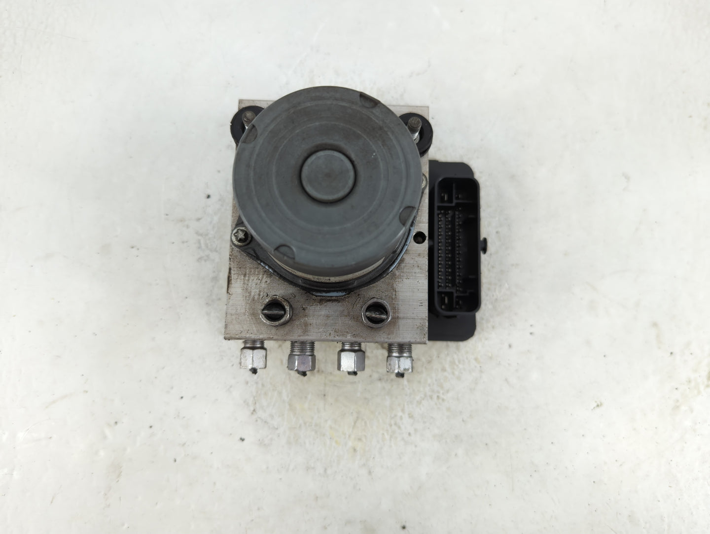 2014 Chrysler Town & Country ABS Pump Control Module Replacement P/N:P68183803AC Fits OEM Used Auto Parts - Oemusedautoparts1.com