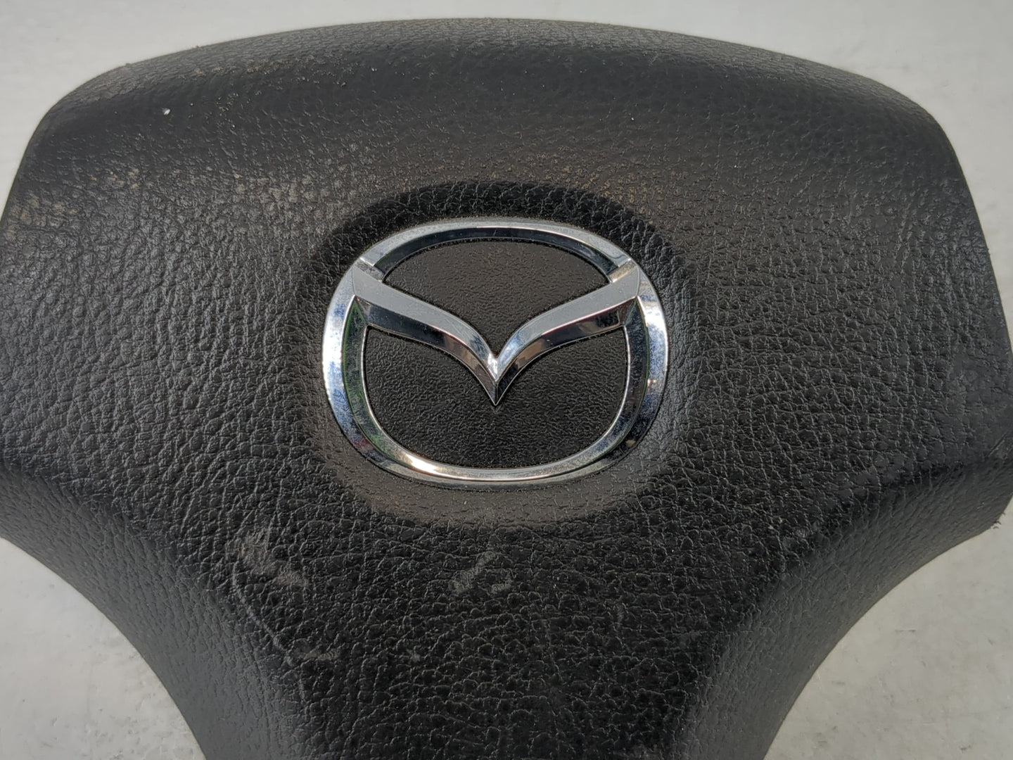 2007 Mazda 6 Air Bag Driver Left Steering Wheel Mounted P/N:0589-P1-000302 DF44FBT0586 Fits OEM Used Auto Parts - Oemusedautoparts1.com