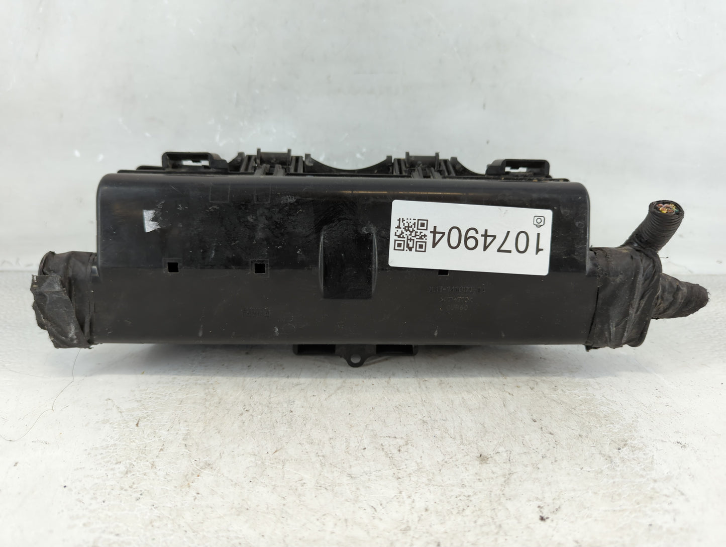 2011-2014 Ford F-150 Fusebox Fuse Box Panel Relay Module P/N:DL3T-12A581 CAH 82662-12370 Fits Fits 2011 2012 2013 2014 OEM Used Auto Parts - Oemusedautoparts1.com