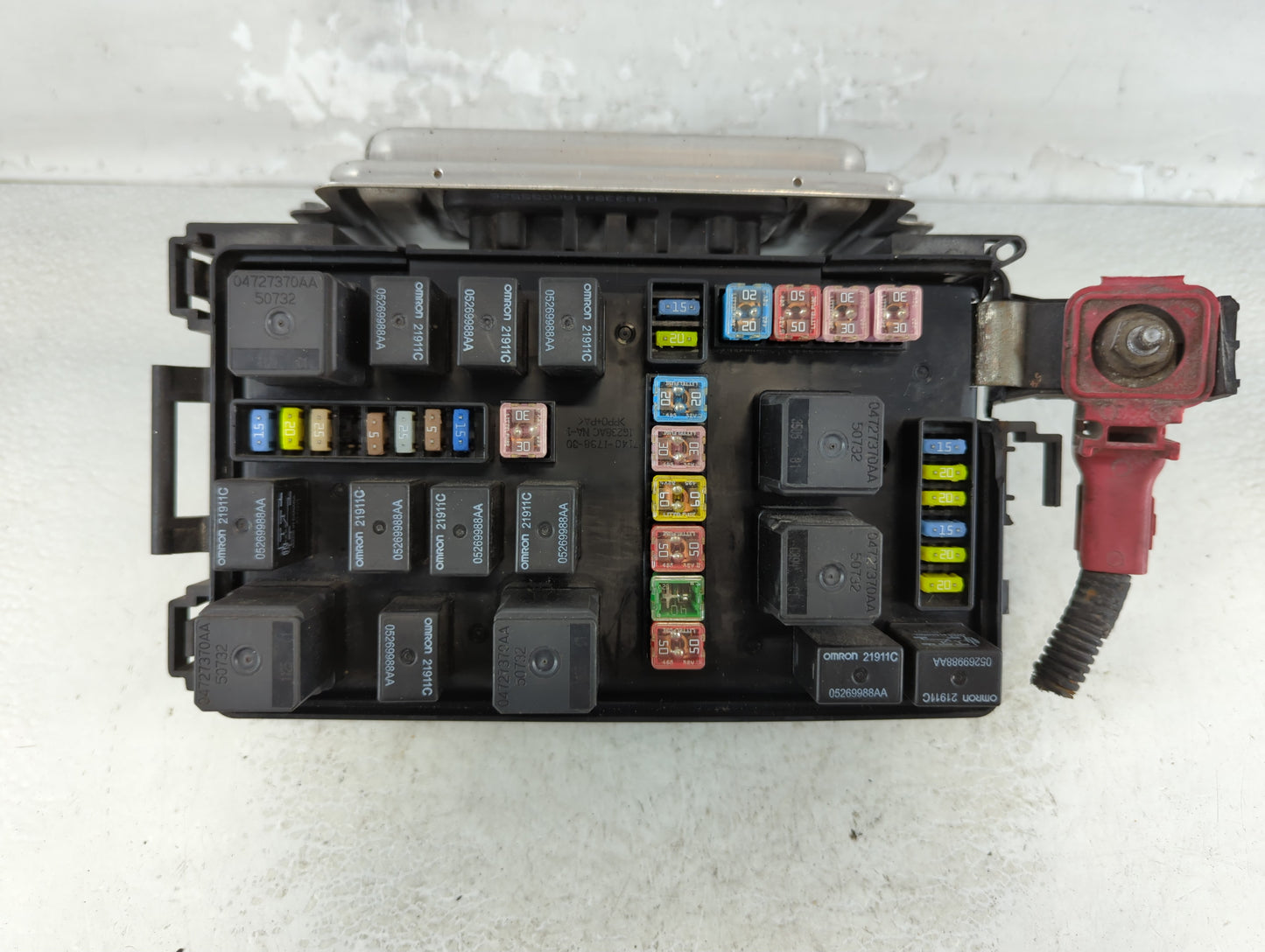 2006-2007 Chrysler 300 Fusebox Fuse Box Panel Relay Module Fits Fits 2006 2007 OEM Used Auto Parts