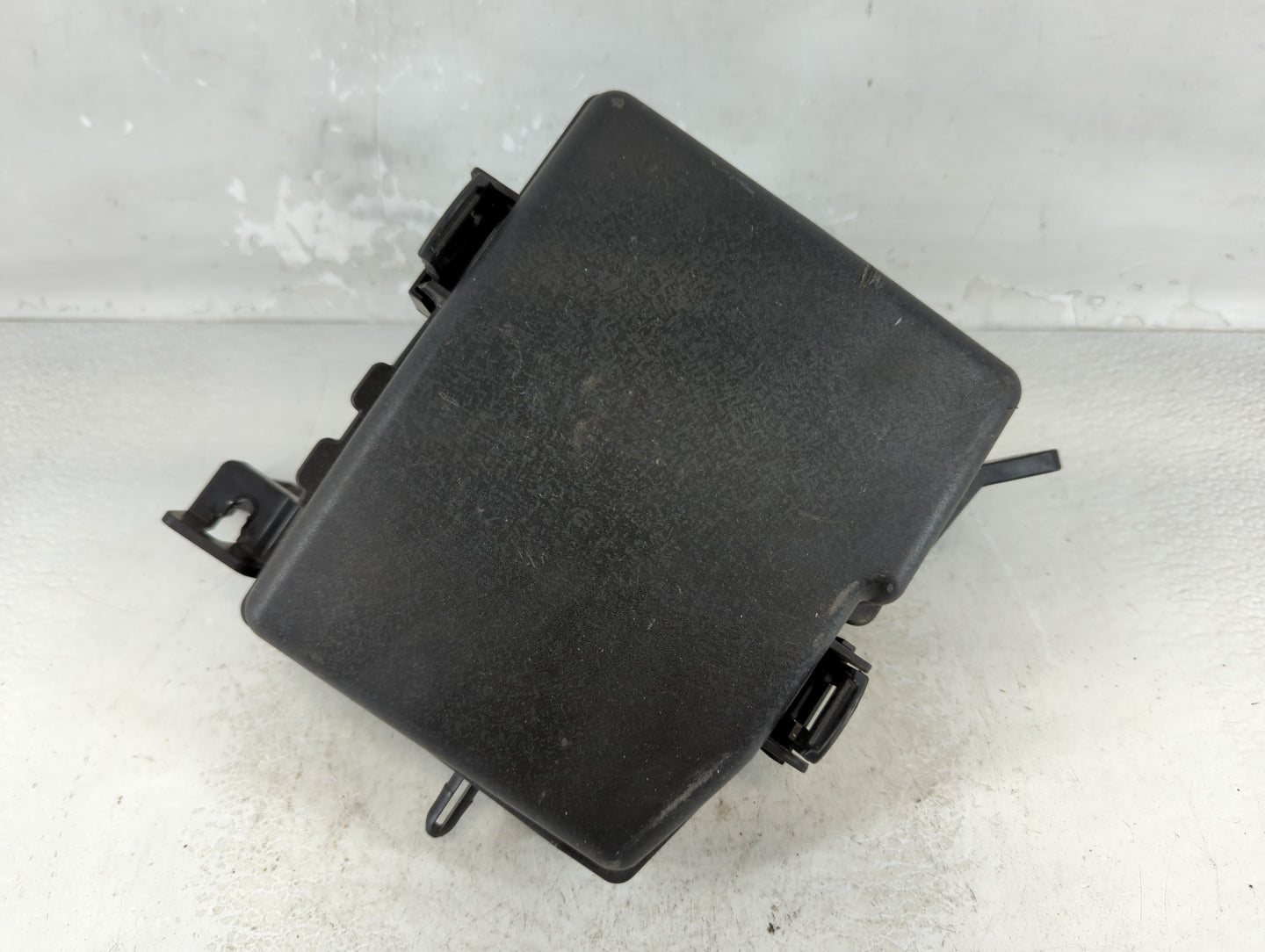 2015-2016 Hyundai Azera Fusebox Fuse Box Panel Relay Module P/N:91223 3V010 91955-2T890 Fits Fits 2015 2016 OEM Used Auto Parts - Oemusedautoparts1.com