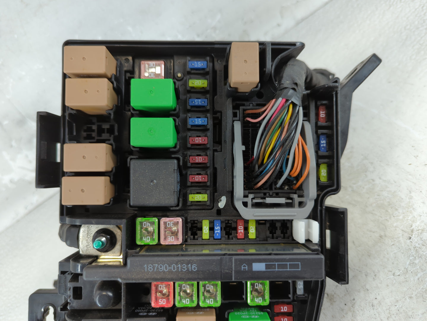 2015-2016 Hyundai Azera Fusebox Fuse Box Panel Relay Module P/N:91223 3V010 91955-2T890 Fits Fits 2015 2016 OEM Used Auto Parts - Oemusedautoparts1.com