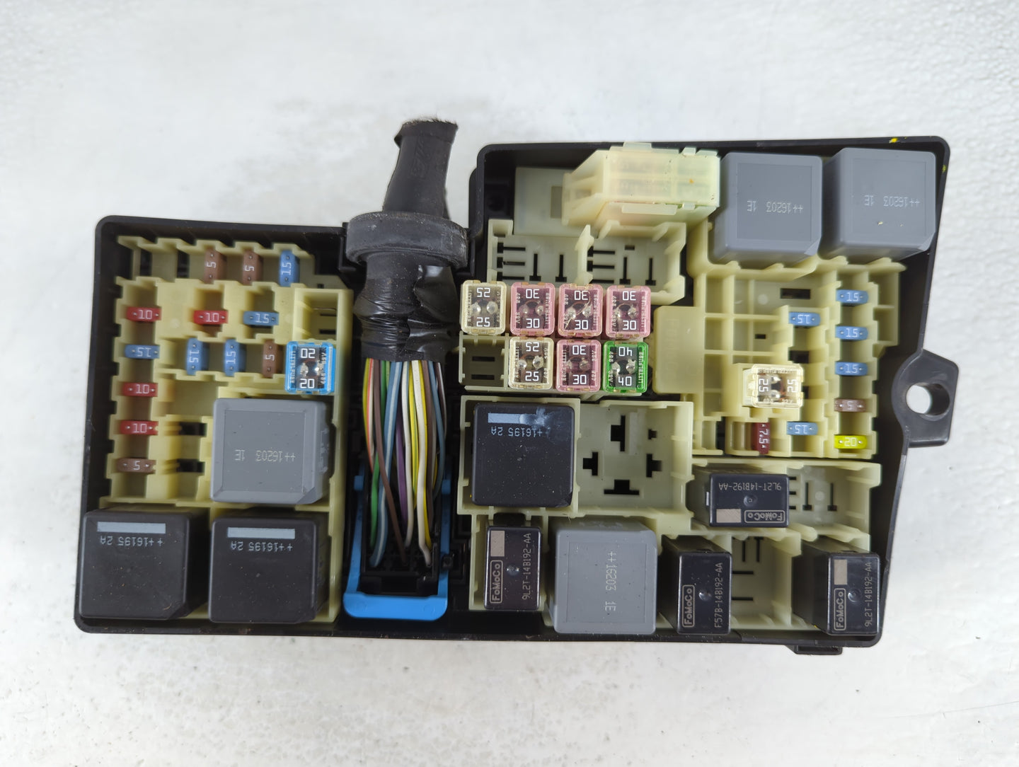 2016 Ford Focus Fusebox Fuse Box Panel Relay Module P/N:AV6T-14A067-AD Fits OEM Used Auto Parts - Oemusedautoparts1.com