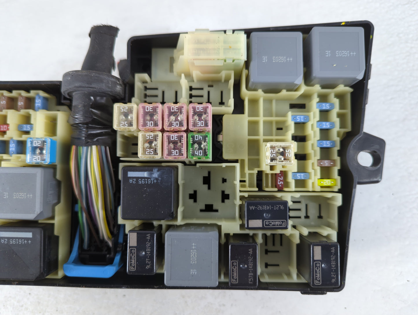 2016 Ford Focus Fusebox Fuse Box Panel Relay Module P/N:AV6T-14A067-AD Fits OEM Used Auto Parts - Oemusedautoparts1.com