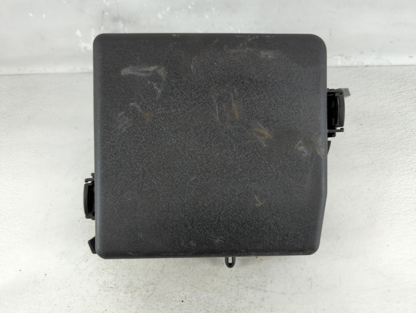 2015-2018 Kia Sedona Fusebox Fuse Box Panel Relay Module P/N:91222 A9611 Fits Fits 2015 2016 2017 2018 OEM Used Auto Parts - Oemusedautoparts1.com
