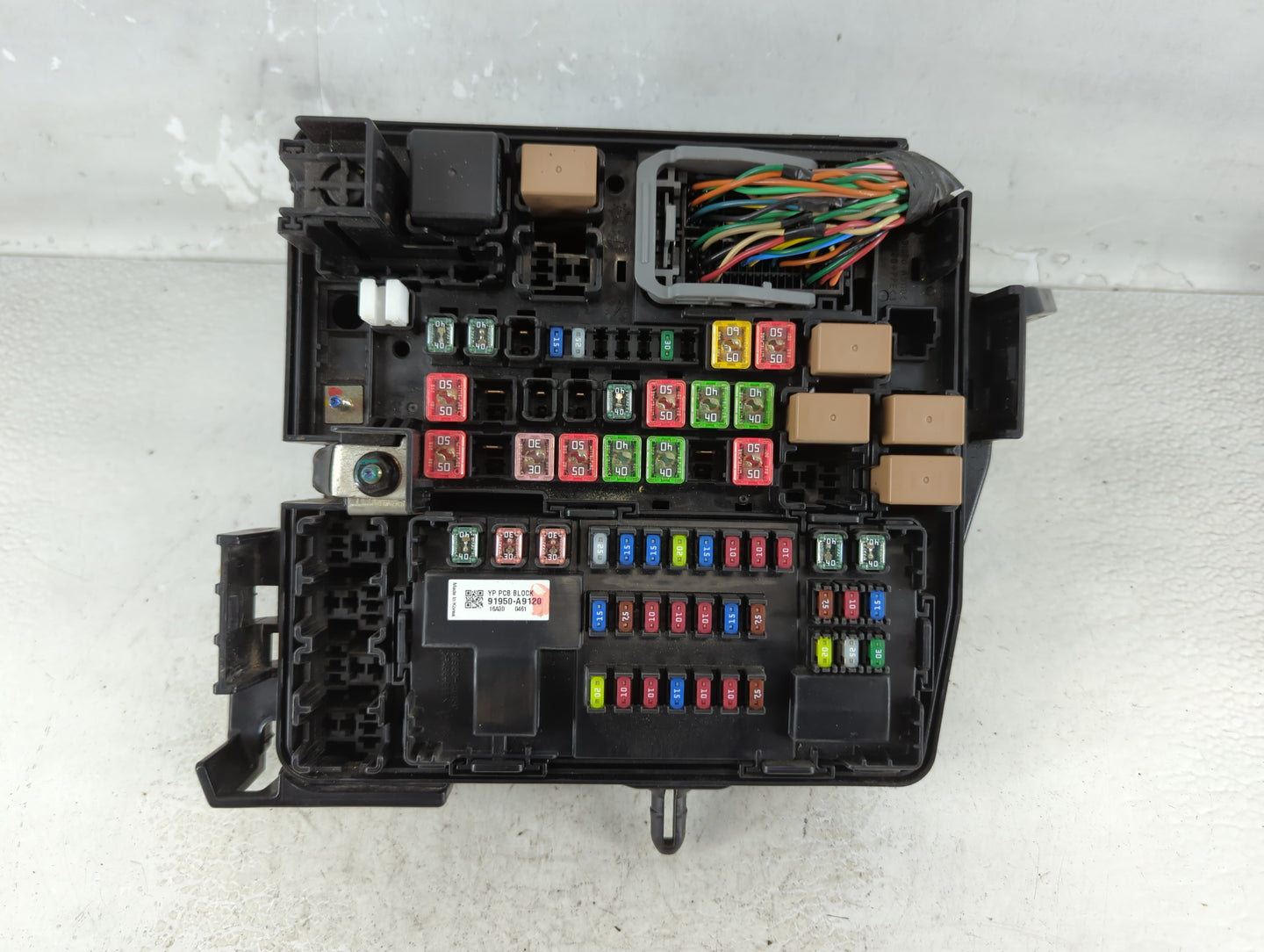 2015-2018 Kia Sedona Fusebox Fuse Box Panel Relay Module P/N:91222 A9611 Fits Fits 2015 2016 2017 2018 OEM Used Auto Parts - Oemusedautoparts1.com