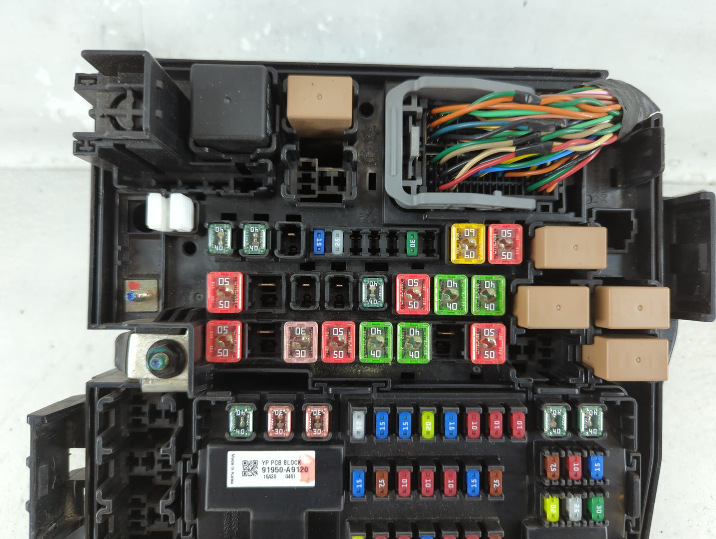 2015-2018 Kia Sedona Fusebox Fuse Box Panel Relay Module P/N:91222 A9611 Fits Fits 2015 2016 2017 2018 OEM Used Auto Parts - Oemusedautoparts1.com
