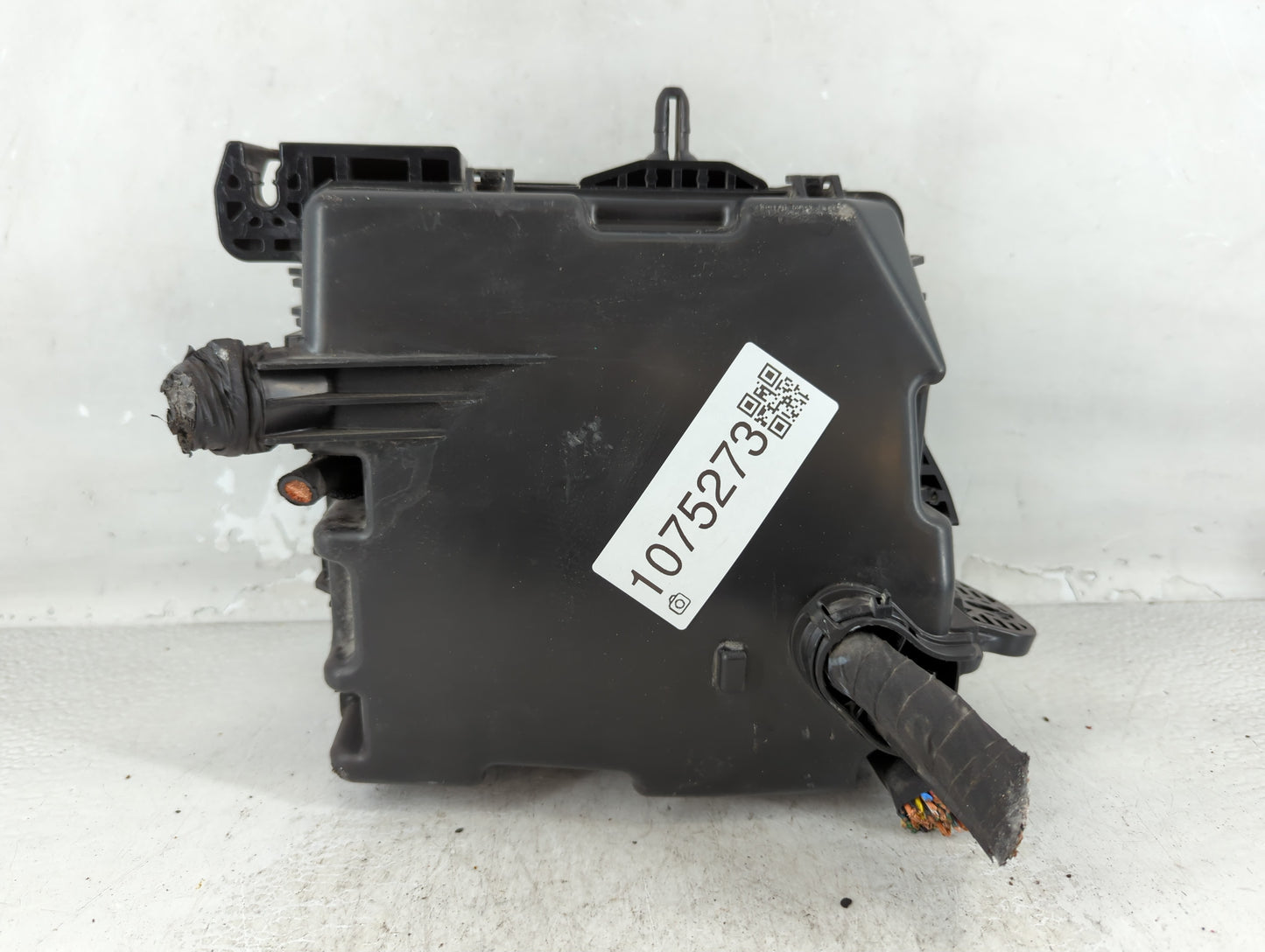 2015-2018 Kia Sedona Fusebox Fuse Box Panel Relay Module P/N:91222 A9611 Fits Fits 2015 2016 2017 2018 OEM Used Auto Parts - Oemusedautoparts1.com