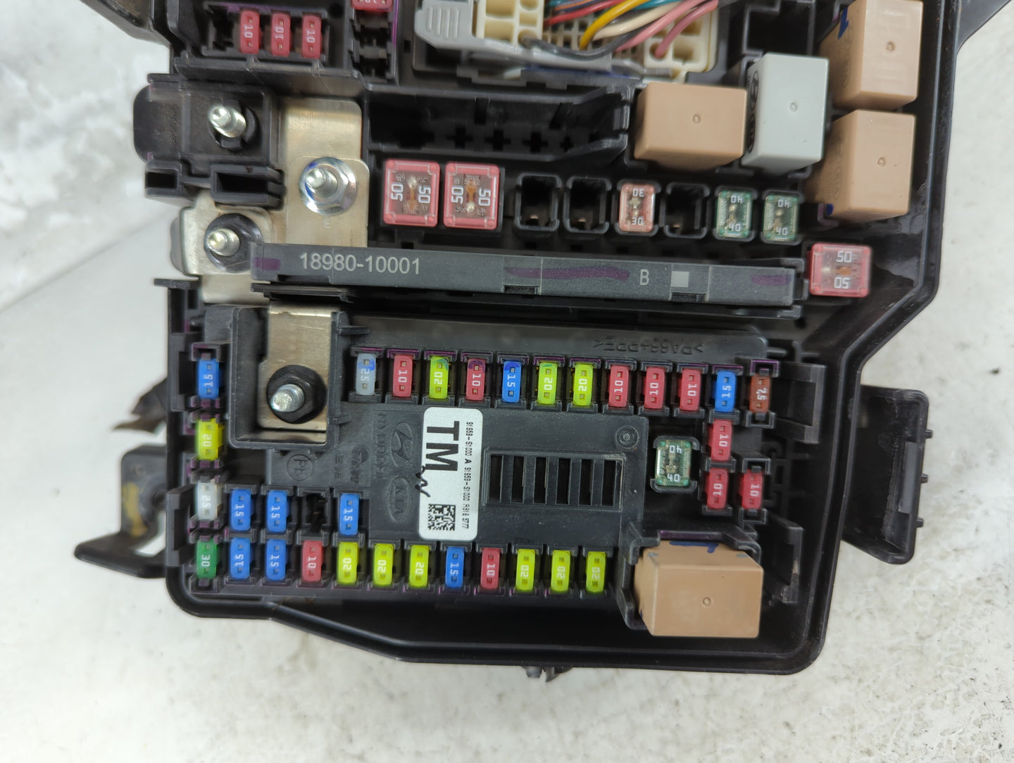 2019-2020 Hyundai Santa Fe Fusebox Fuse Box Panel Relay Module P/N:91956-S2020 Fits Fits 2019 2020 OEM Used Auto Parts - Oemusedautoparts1.com