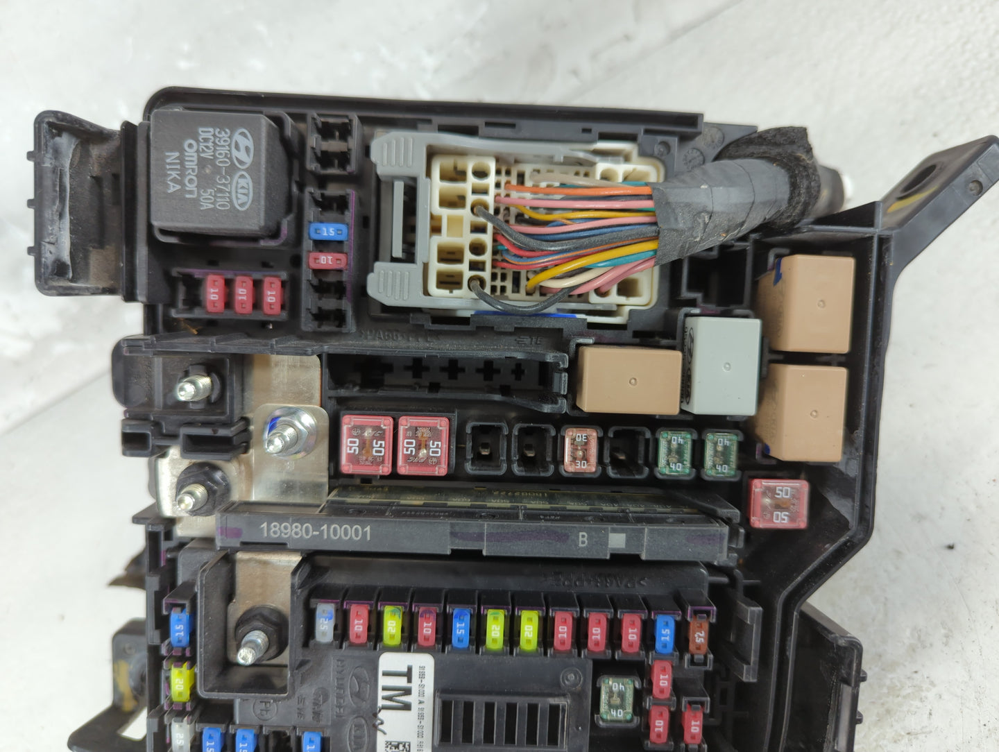 2019-2020 Hyundai Santa Fe Fusebox Fuse Box Panel Relay Module P/N:91956-S2020 Fits Fits 2019 2020 OEM Used Auto Parts - Oemusedautoparts1.com