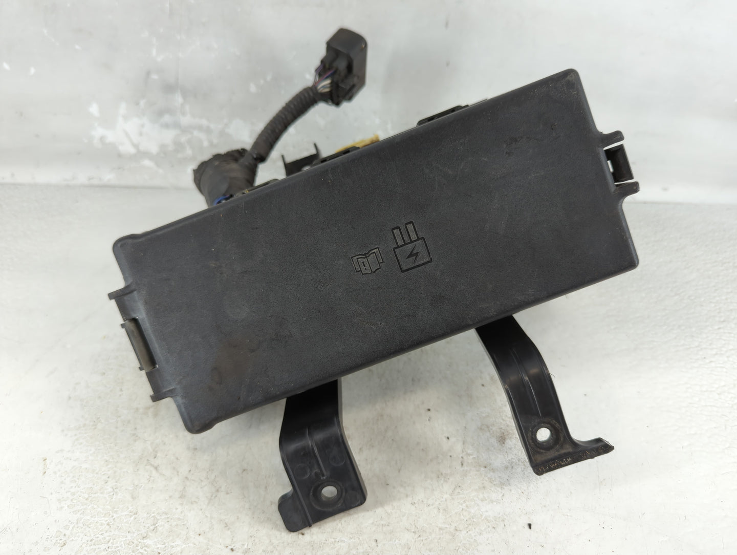 2007-2010 Lincoln Mkz Fusebox Fuse Box Panel Relay Module P/N:AH6T-14290-A Fits Fits 2007 2008 2009 2010 OEM Used Auto Parts - Oemusedautoparts1.com