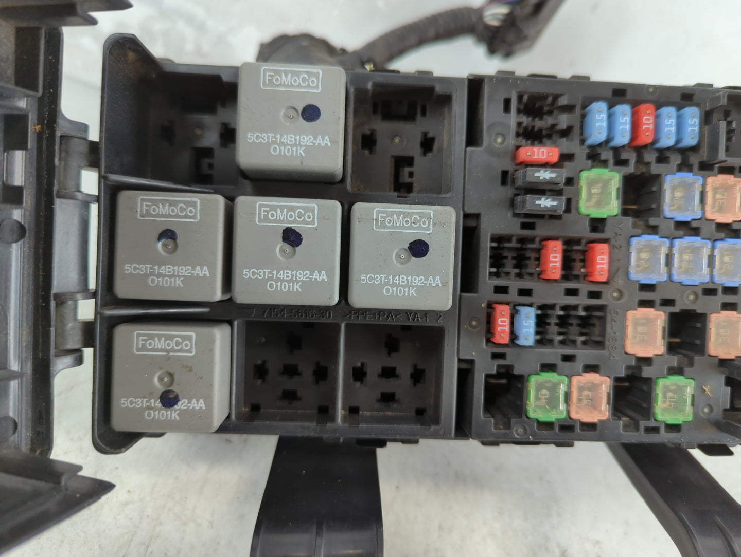 2007-2010 Lincoln Mkz Fusebox Fuse Box Panel Relay Module P/N:AH6T-14290-A Fits Fits 2007 2008 2009 2010 OEM Used Auto Parts - Oemusedautoparts1.com