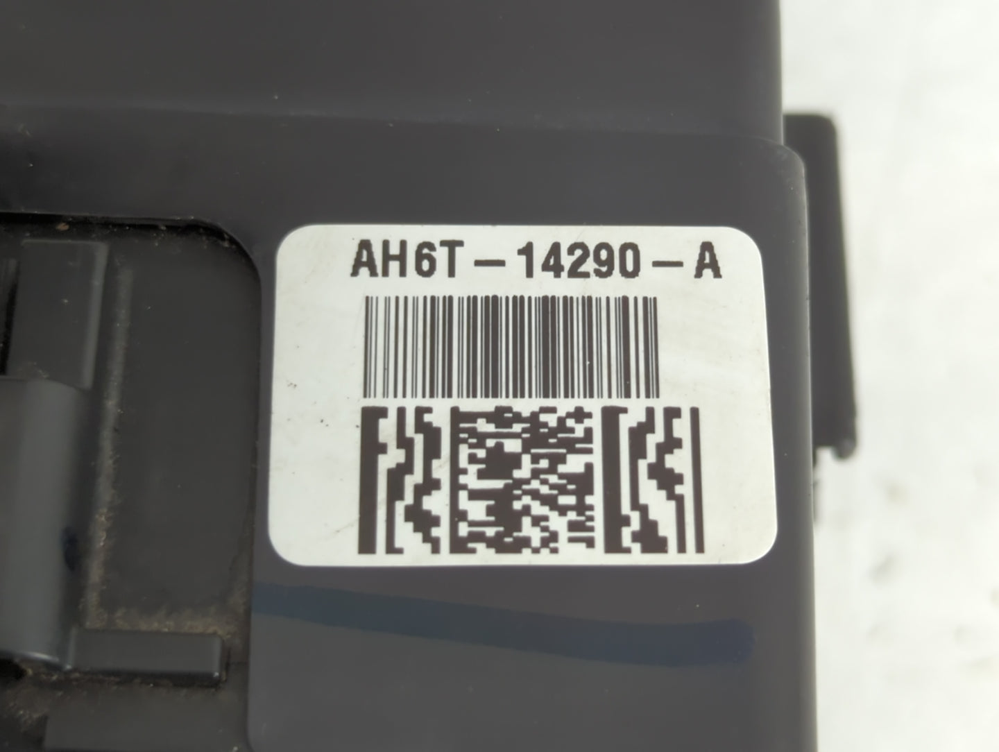2007-2010 Lincoln Mkz Fusebox Fuse Box Panel Relay Module P/N:AH6T-14290-A Fits Fits 2007 2008 2009 2010 OEM Used Auto Parts - Oemusedautoparts1.com