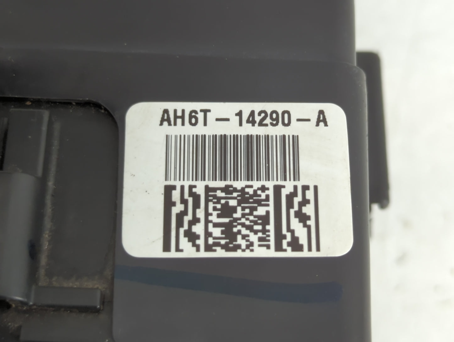 2007-2010 Lincoln Mkz Fusebox Fuse Box Panel Relay Module P/N:AH6T-14290-A Fits Fits 2007 2008 2009 2010 OEM Used Auto Parts - Oemusedautoparts1.com