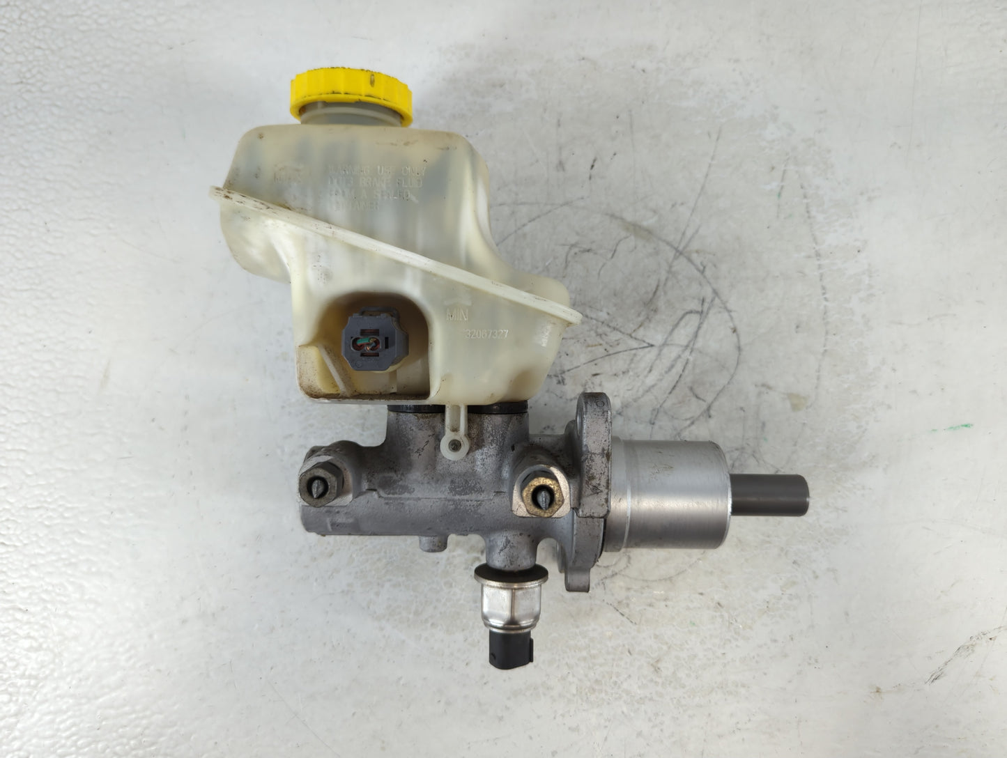 2005-2005 Chrysler 300 Brake Master Cylinder - Oemusedautoparts1.com