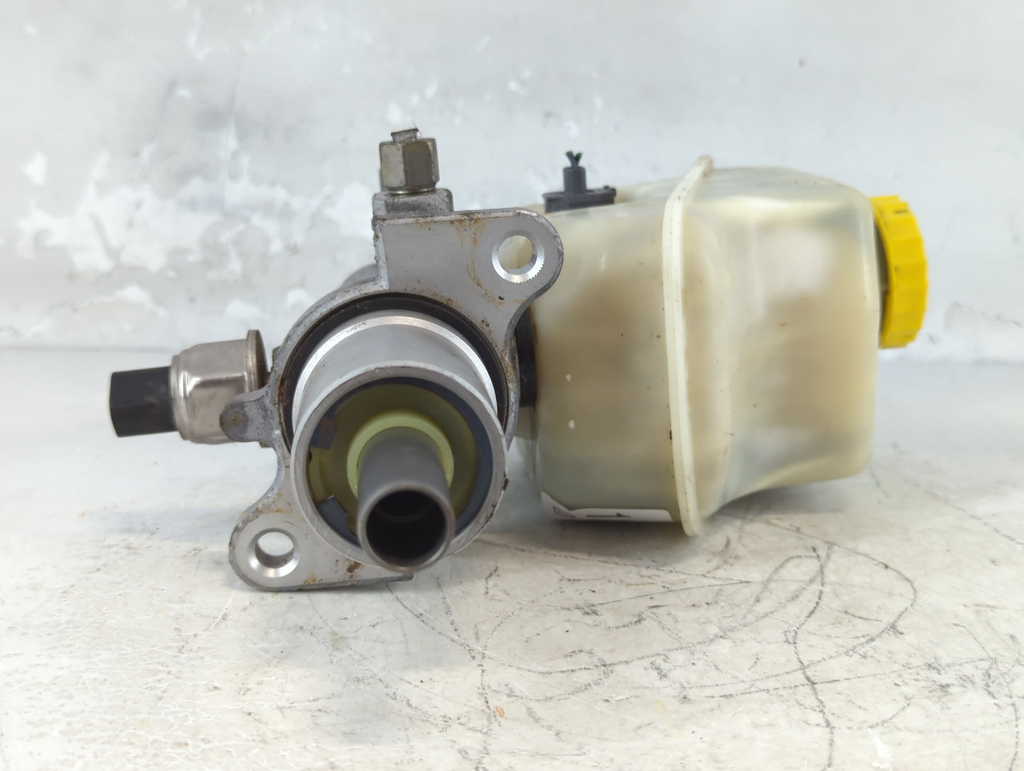 2005-2005 Chrysler 300 Brake Master Cylinder - Oemusedautoparts1.com