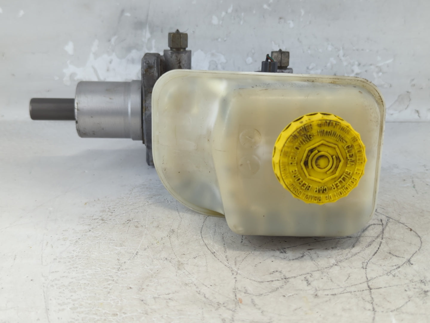 2005-2005 Chrysler 300 Brake Master Cylinder - Oemusedautoparts1.com