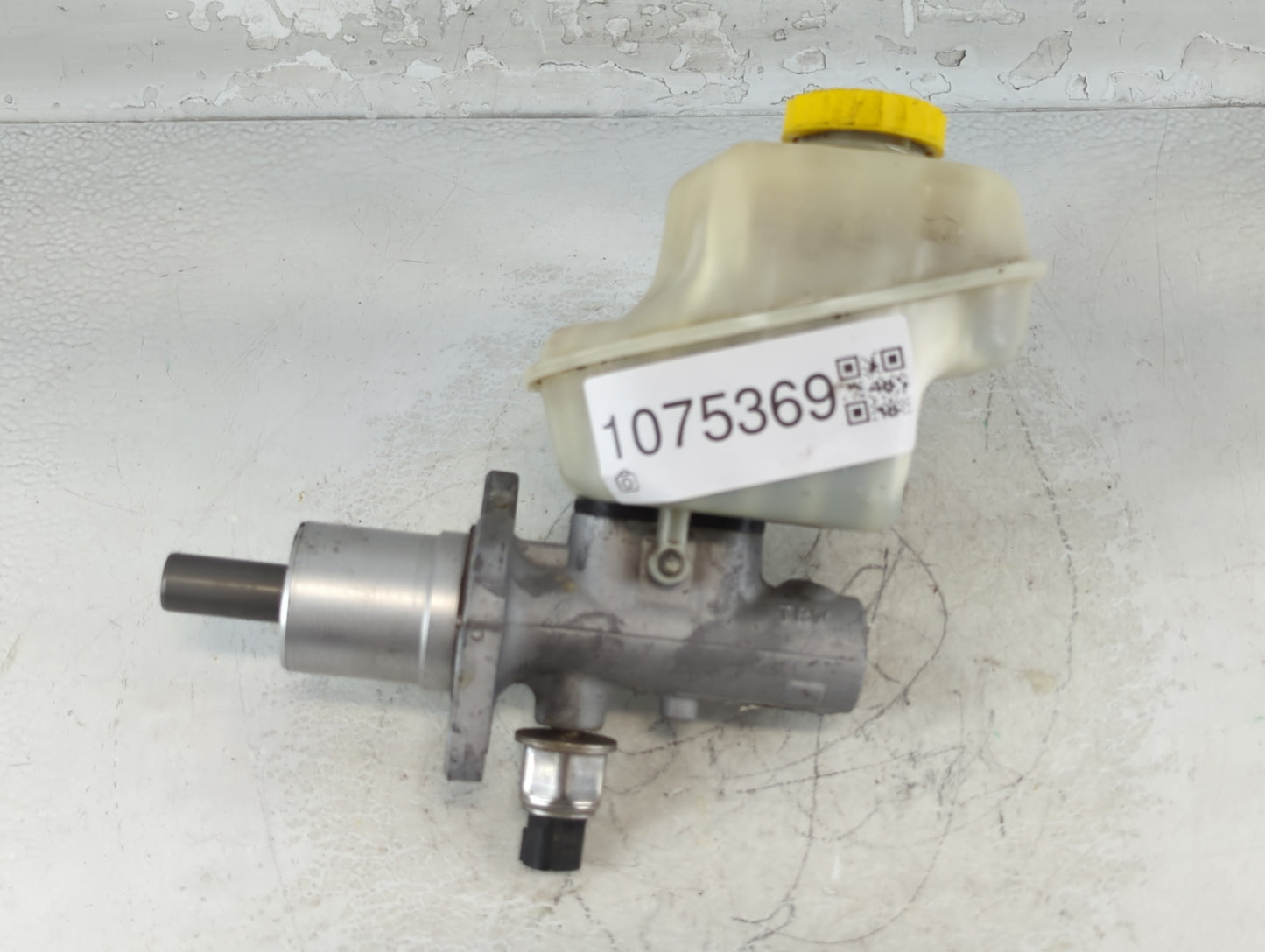 2005-2005 Chrysler 300 Brake Master Cylinder - Oemusedautoparts1.com