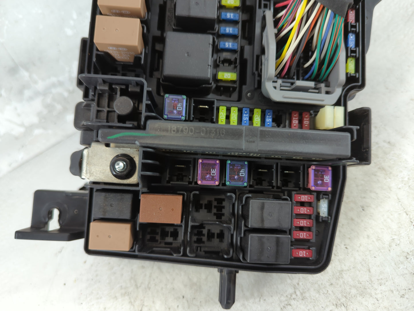 2011-2014 Hyundai Sonata Fusebox Fuse Box Panel Relay Module P/N:91950-3S710 Fits Fits 2011 2012 2013 2014 OEM Used Auto Parts - Oemusedautoparts1.com