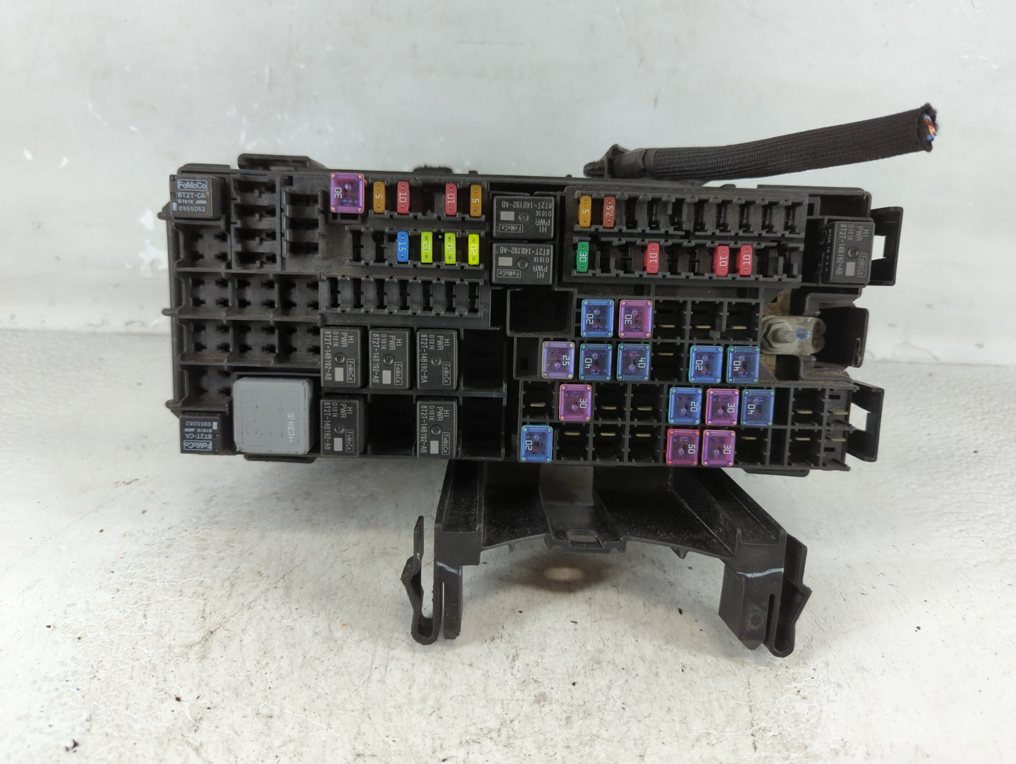 2013-2016 Ford Taurus Fusebox Fuse Box Panel Relay Module P/N:DG1T-14A003-BA Fits Fits 2013 2014 2015 2016 OEM Used Auto Parts - Oemusedautoparts1.com