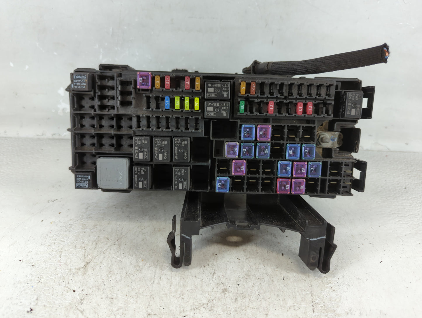 2013-2016 Ford Taurus Fusebox Fuse Box Panel Relay Module P/N:DG1T-14A003-BA Fits Fits 2013 2014 2015 2016 OEM Used Auto Parts - Oemusedautoparts1.com