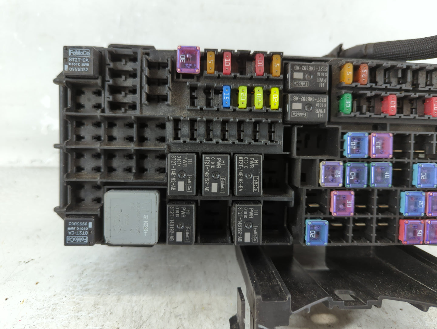 2013-2016 Ford Taurus Fusebox Fuse Box Panel Relay Module P/N:DG1T-14A003-BA Fits Fits 2013 2014 2015 2016 OEM Used Auto Parts - Oemusedautoparts1.com