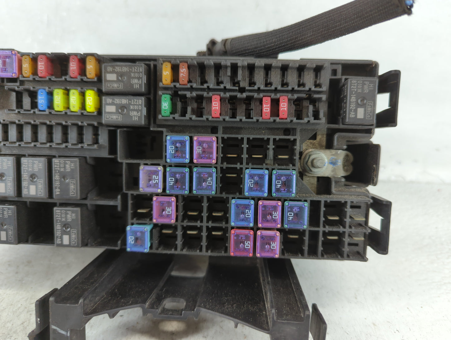 2013-2016 Ford Taurus Fusebox Fuse Box Panel Relay Module P/N:DG1T-14A003-BA Fits Fits 2013 2014 2015 2016 OEM Used Auto Parts - Oemusedautoparts1.com
