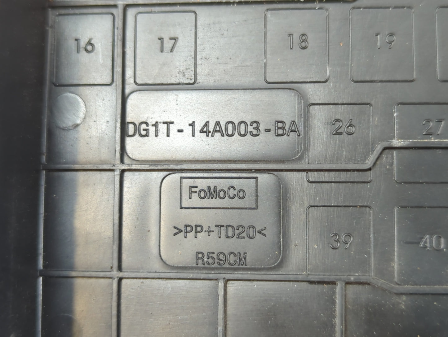 2013-2016 Ford Taurus Fusebox Fuse Box Panel Relay Module P/N:DG1T-14A003-BA Fits Fits 2013 2014 2015 2016 OEM Used Auto Parts - Oemusedautoparts1.com
