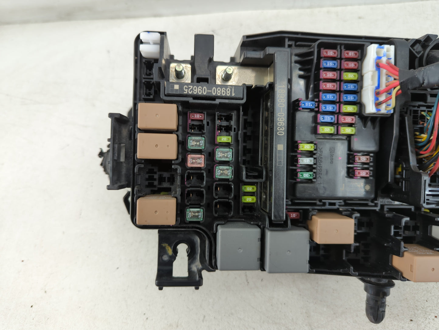 2018 Hyundai Elantra Fusebox Fuse Box Panel Relay Module P/N:91956-F2022 Fits OEM Used Auto Parts - Oemusedautoparts1.com
