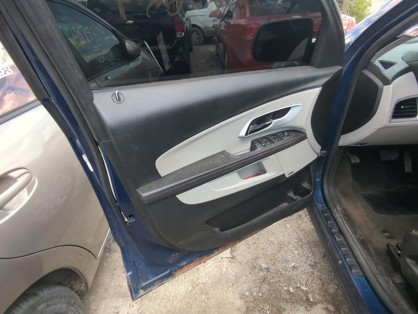 2010 Chevrolet Equinox Front Left Driver Interior Door Panel Trim - Oemusedautoparts1.com