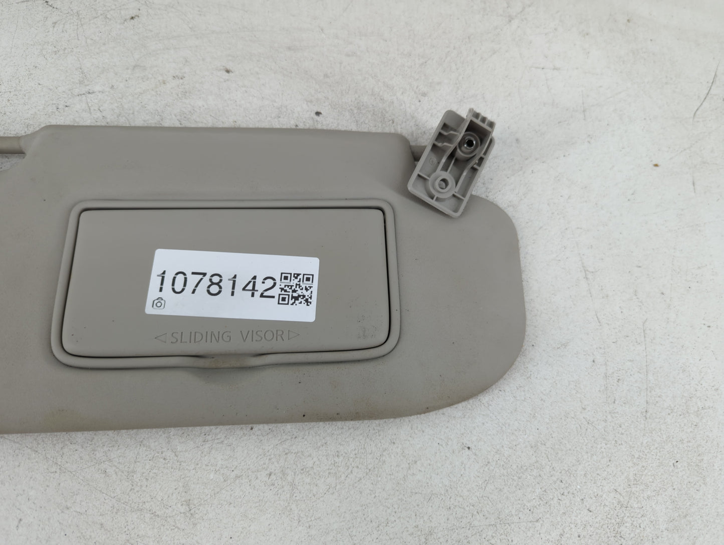 2017-2018 Nissan Rogue Sport Sun Visor Shade Replacement Driver Left Mirror Fits Fits 2017 2018 OEM Used Auto Parts - Oemusedautoparts1.com