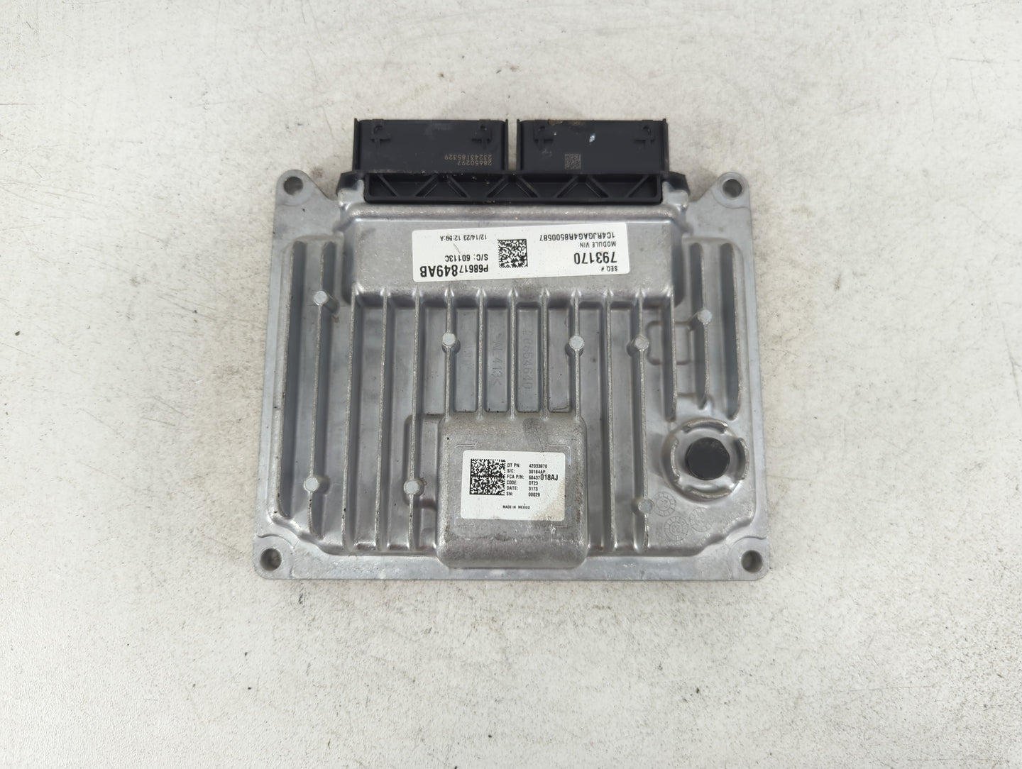 2021-2022 Jeep Grand Cherokee PCM Engine Control Computer ECU ECM PCU OEM P/N:68437018AJ Fits Fits 2021 2022 OEM Used Auto Parts - Oemusedautoparts1.com