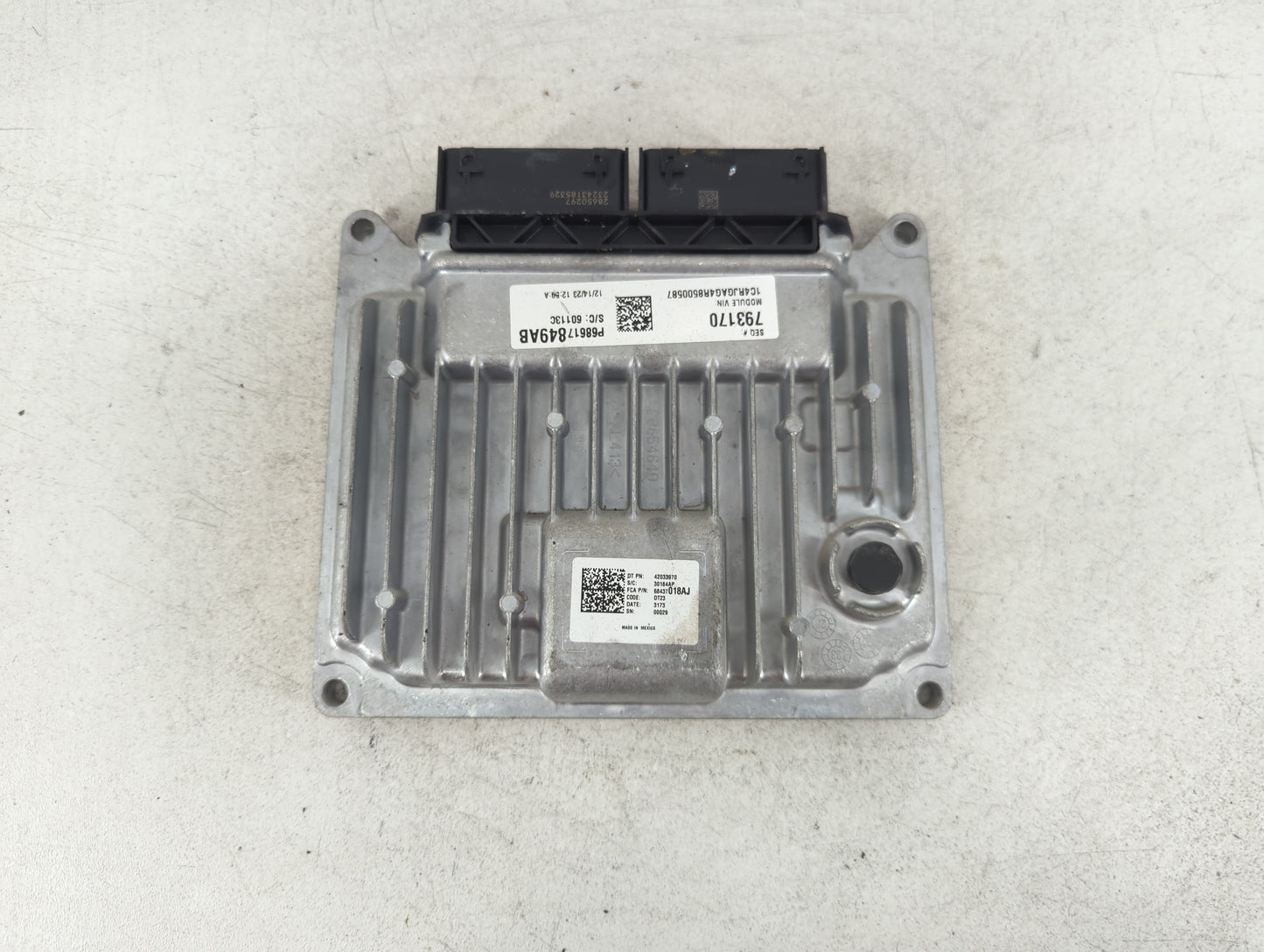 2021-2022 Jeep Grand Cherokee PCM Engine Control Computer ECU ECM PCU OEM P/N:68437018AJ Fits Fits 2021 2022 OEM Used Auto Parts - Oemusedautoparts1.com