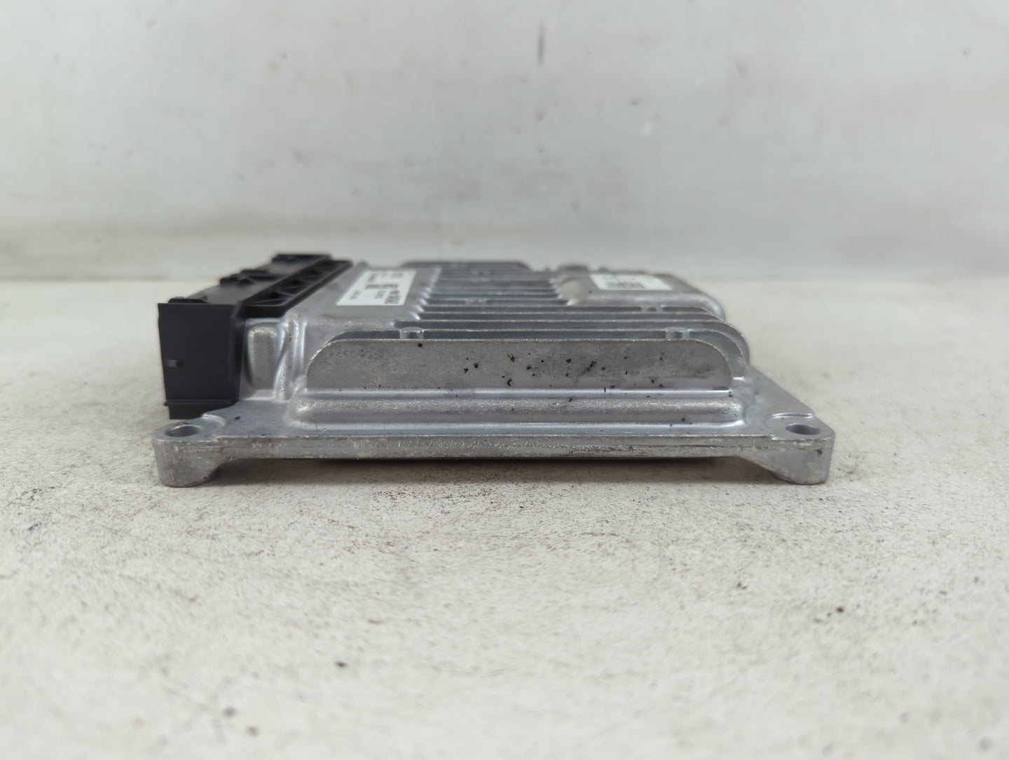 2021-2022 Jeep Grand Cherokee PCM Engine Control Computer ECU ECM PCU OEM P/N:68437018AJ Fits Fits 2021 2022 OEM Used Auto Parts - Oemusedautoparts1.com