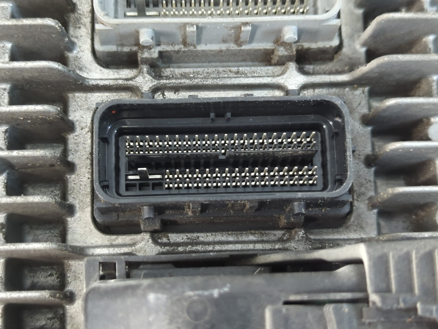 2013-2015 Chevrolet Captiva Sport PCM Engine Control Computer ECU ECM PCU OEM P/N:12657781 Fits Fits 2013 2014 2015 2016 OEM Used Auto Parts - Oemusedautoparts1.com