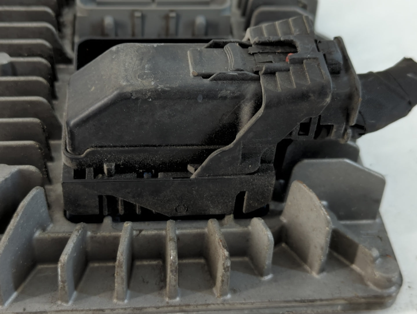 2013-2015 Chevrolet Captiva Sport PCM Engine Control Computer ECU ECM PCU OEM P/N:12657781 Fits Fits 2013 2014 2015 2016 OEM Used Auto Parts - Oemusedautoparts1.com