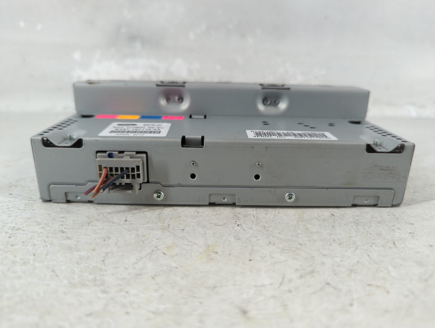 2011-2012 Ford Flex Radio AM FM Cd Player Receiver Replacement P/N:BA8T-19C116-AA Fits Fits 2011 2012 OEM Used Auto Parts - Oemusedautoparts1.com