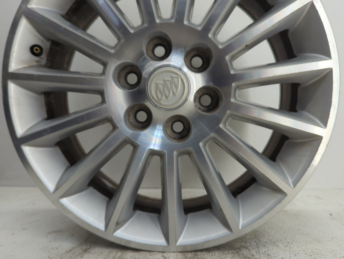 2008-2012 Buick Enclave Oem Wheel Rim - Oemusedautoparts1.com