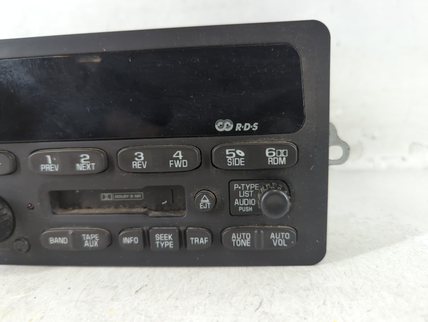 2000-2002 Chevrolet Impala Radio AM FM Cd Player Receiver Replacement Fits Fits 2000 2001 2002 OEM Used Auto Parts - Oemusedautoparts1.com