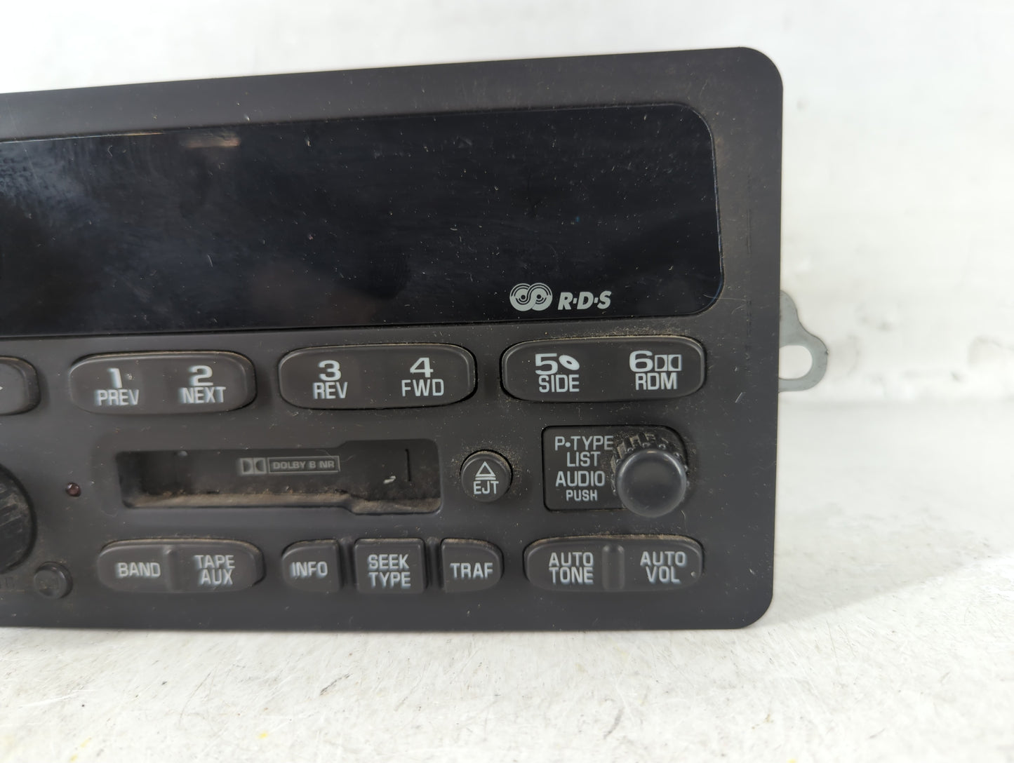 2000-2002 Chevrolet Impala Radio AM FM Cd Player Receiver Replacement Fits Fits 2000 2001 2002 OEM Used Auto Parts - Oemusedautoparts1.com