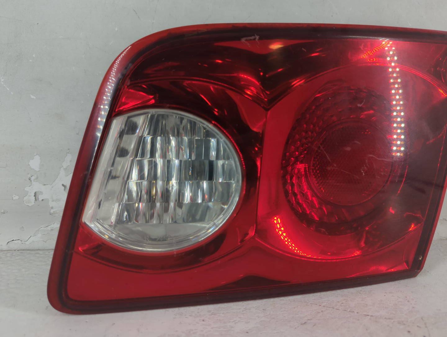 2006-2008 Kia Optima Tail Light Assembly Passenger Right OEM P/N:92406-2G0 Fits Fits 2006 2007 2008 OEM Used Auto Parts - Oemusedautoparts1.com