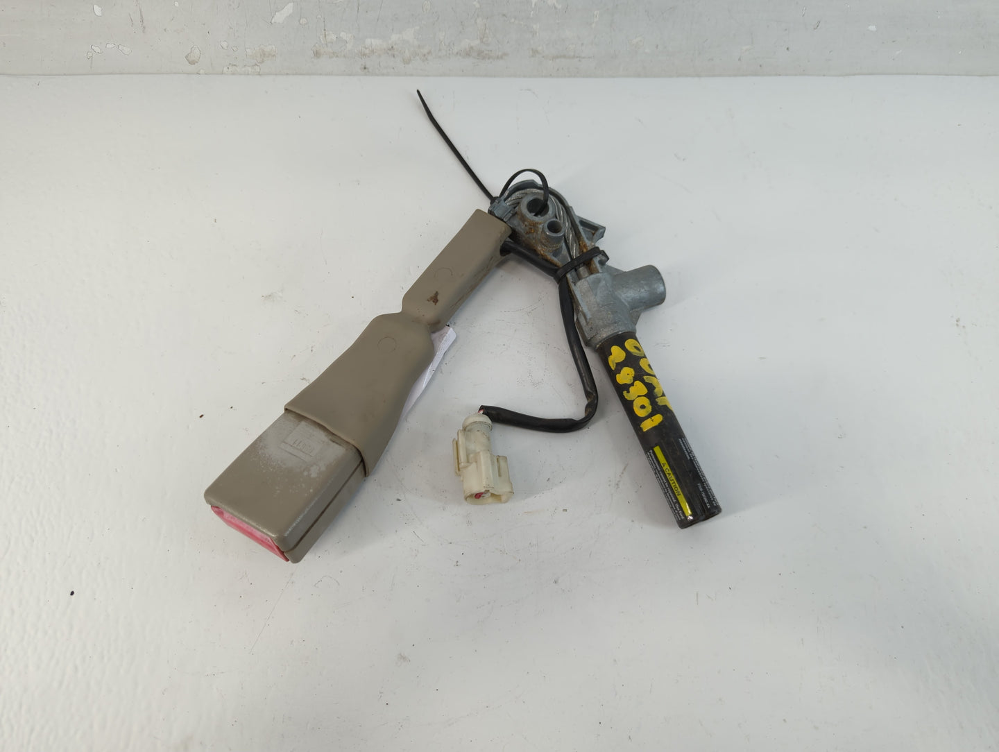 2011 Ford Expedition Passenger Right Seat Belt Front Retractor - Oemusedautoparts1.com