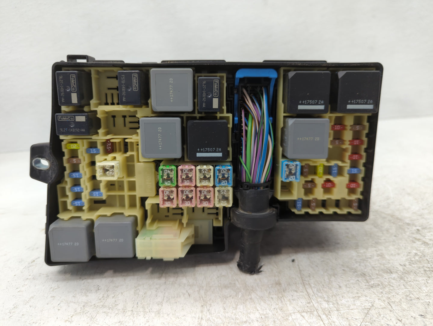 2017-2018 Ford Focus Fusebox Fuse Box Panel Relay Module P/N:AV6T-14A067-AD Fits Fits 2017 2018 OEM Used Auto Parts - Oemusedautoparts1.com