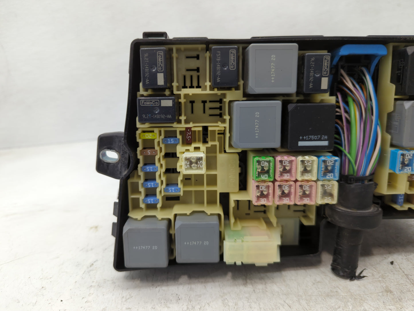 2017-2018 Ford Focus Fusebox Fuse Box Panel Relay Module P/N:AV6T-14A067-AD Fits Fits 2017 2018 OEM Used Auto Parts - Oemusedautoparts1.com