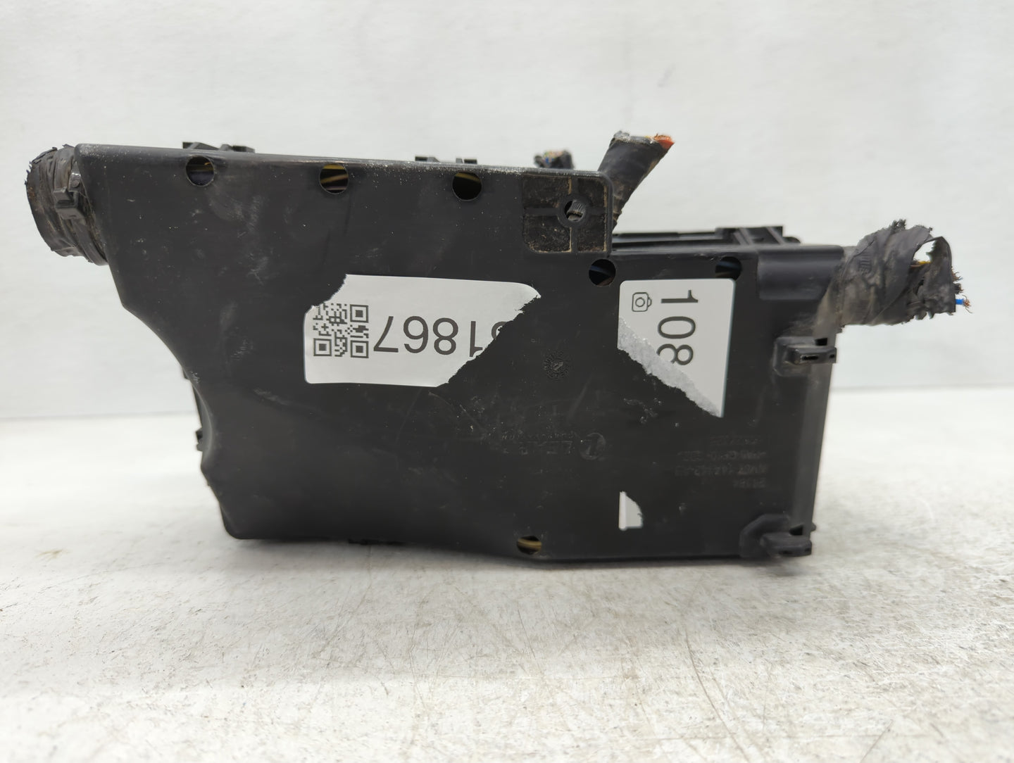 2017-2018 Ford Focus Fusebox Fuse Box Panel Relay Module P/N:AV6T-14A067-AD Fits Fits 2017 2018 OEM Used Auto Parts - Oemusedautoparts1.com