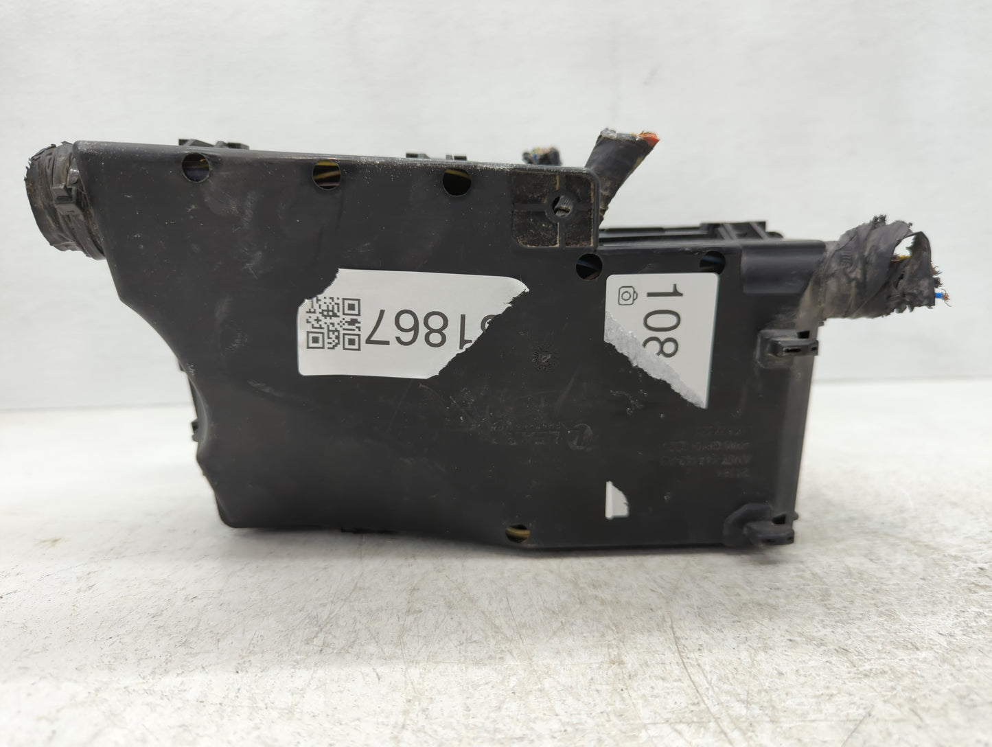 2017-2018 Ford Focus Fusebox Fuse Box Panel Relay Module P/N:AV6T-14A067-AD Fits Fits 2017 2018 OEM Used Auto Parts - Oemusedautoparts1.com