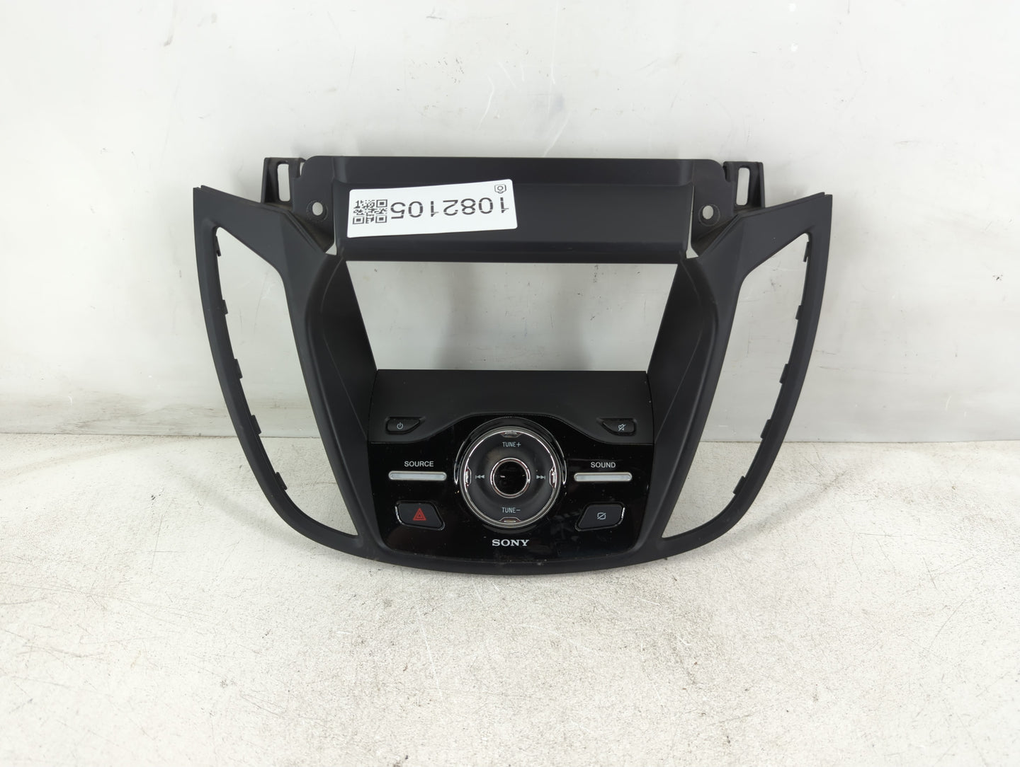 2017-2019 Ford Escape Radio AM FM Cd Player Receiver Replacement P/N:JJ5T-18K811-FA Fits Fits 2017 2018 2019 OEM Used Auto Parts - Oemusedautoparts1.com