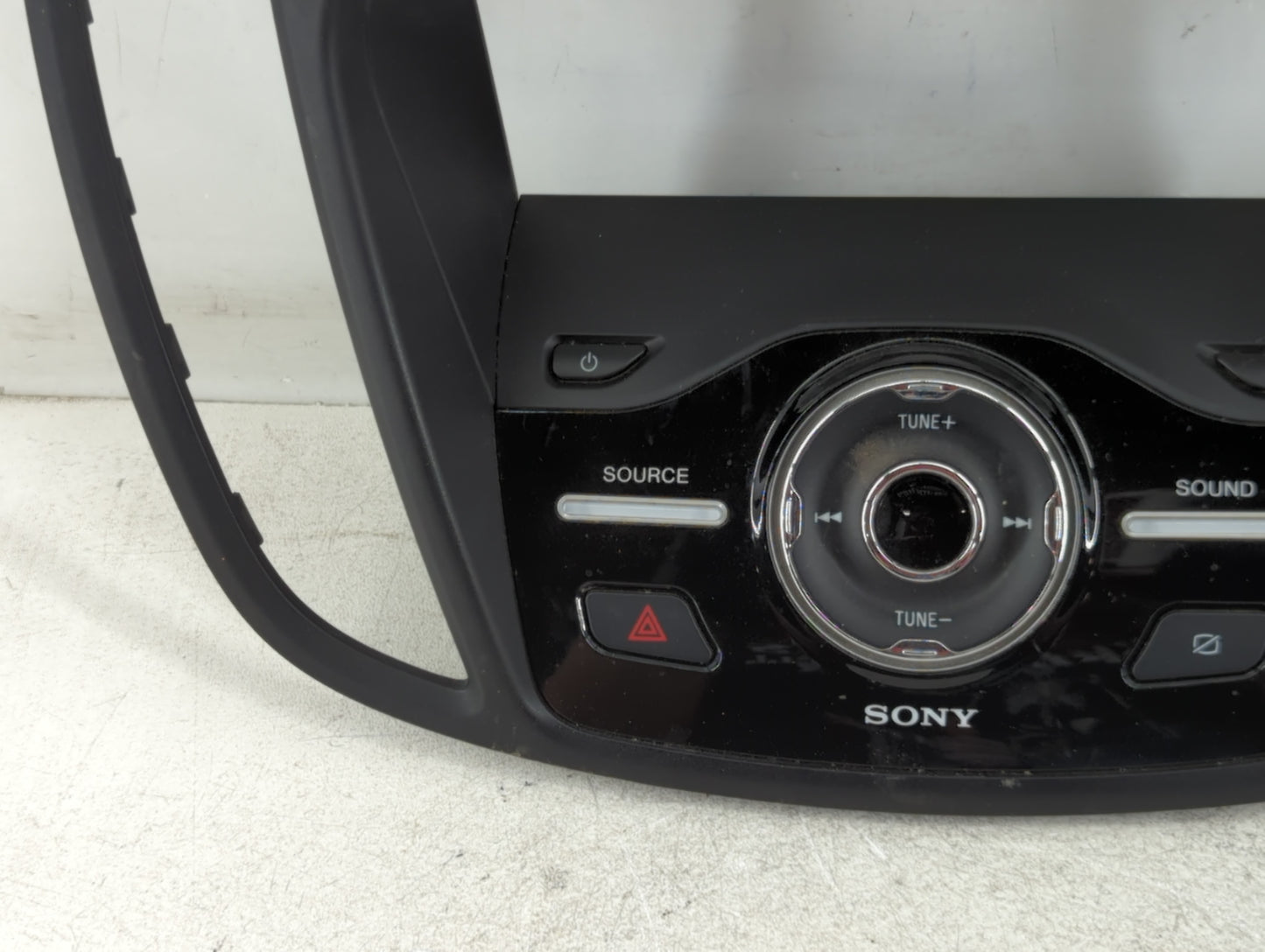 2017-2019 Ford Escape Radio AM FM Cd Player Receiver Replacement P/N:JJ5T-18K811-FA Fits Fits 2017 2018 2019 OEM Used Auto Parts - Oemusedautoparts1.com
